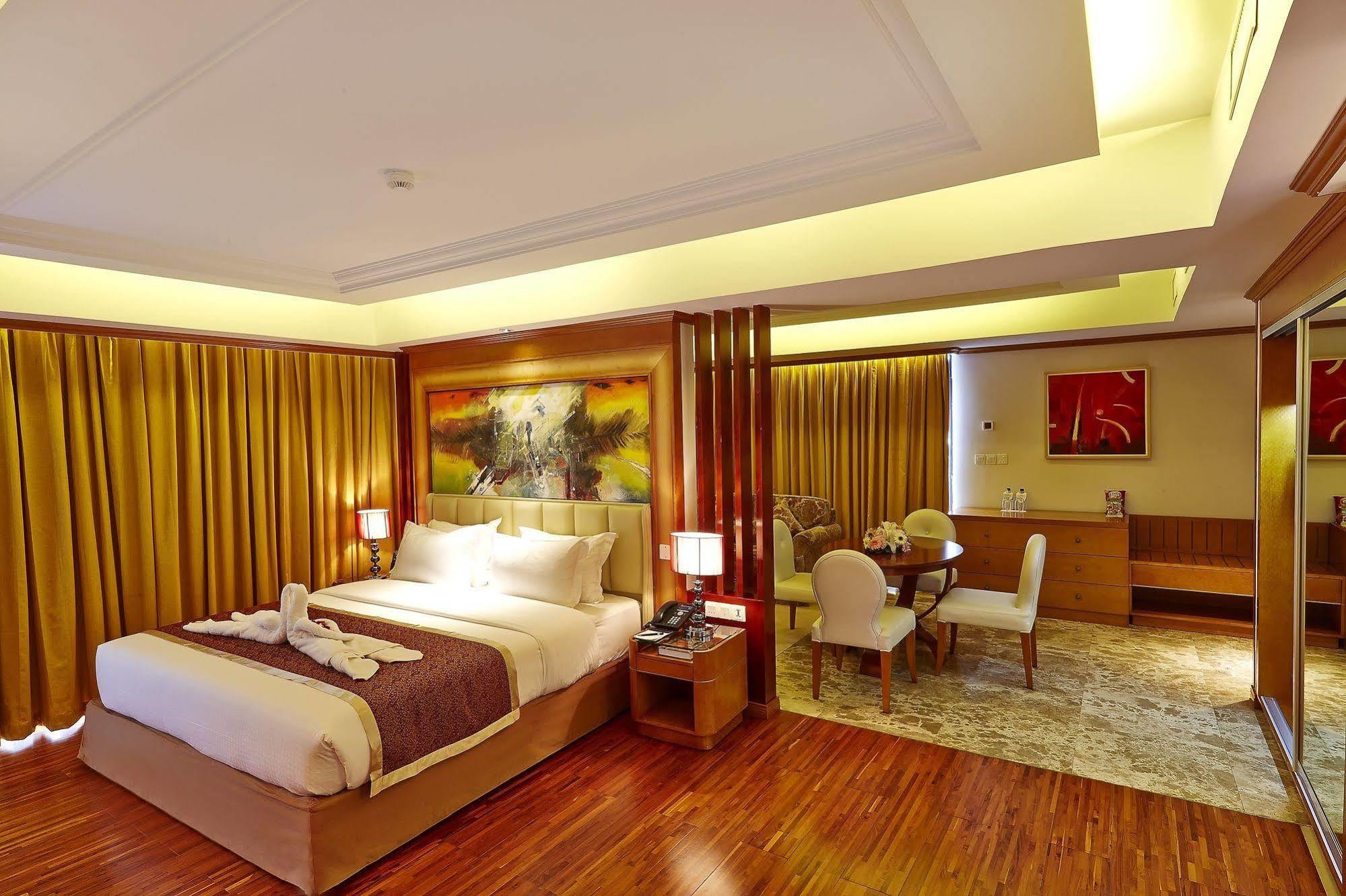 Six Seasons Hotel Дакка Экстерьер фото